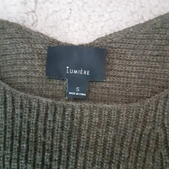 |3/$30| Cozy Olive Sweater - Picture 4 of 5